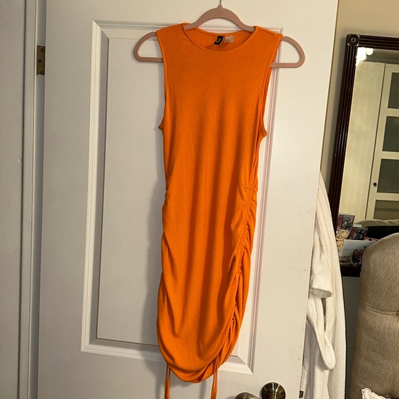 ORANGE H&M DRESS - Picture 1 of 3